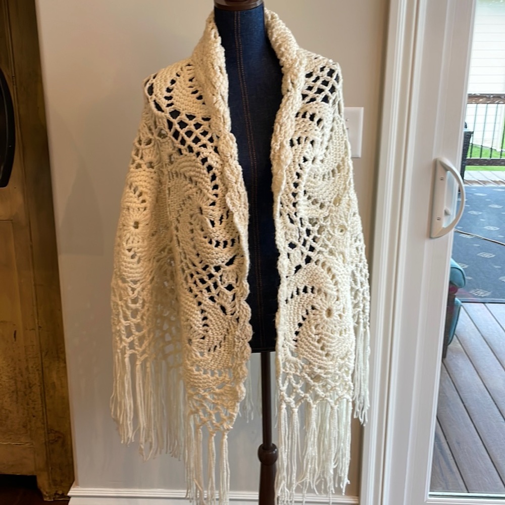 Vintage VTG hand knit shawl poncho wrap cover-up